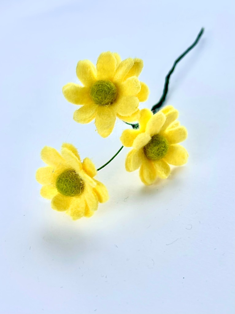 Apróvirágok kis méretben dekorációkhoz